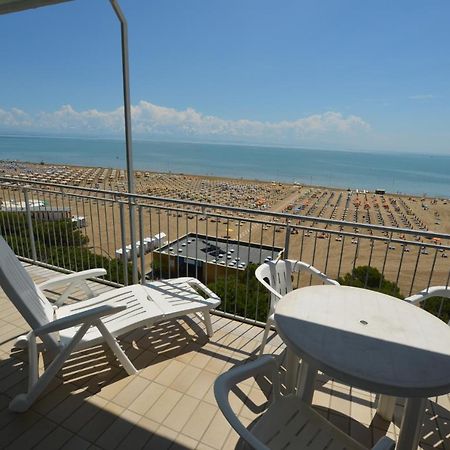 Lignano Sabbiadoro Sea Front Apartment Екстериор снимка