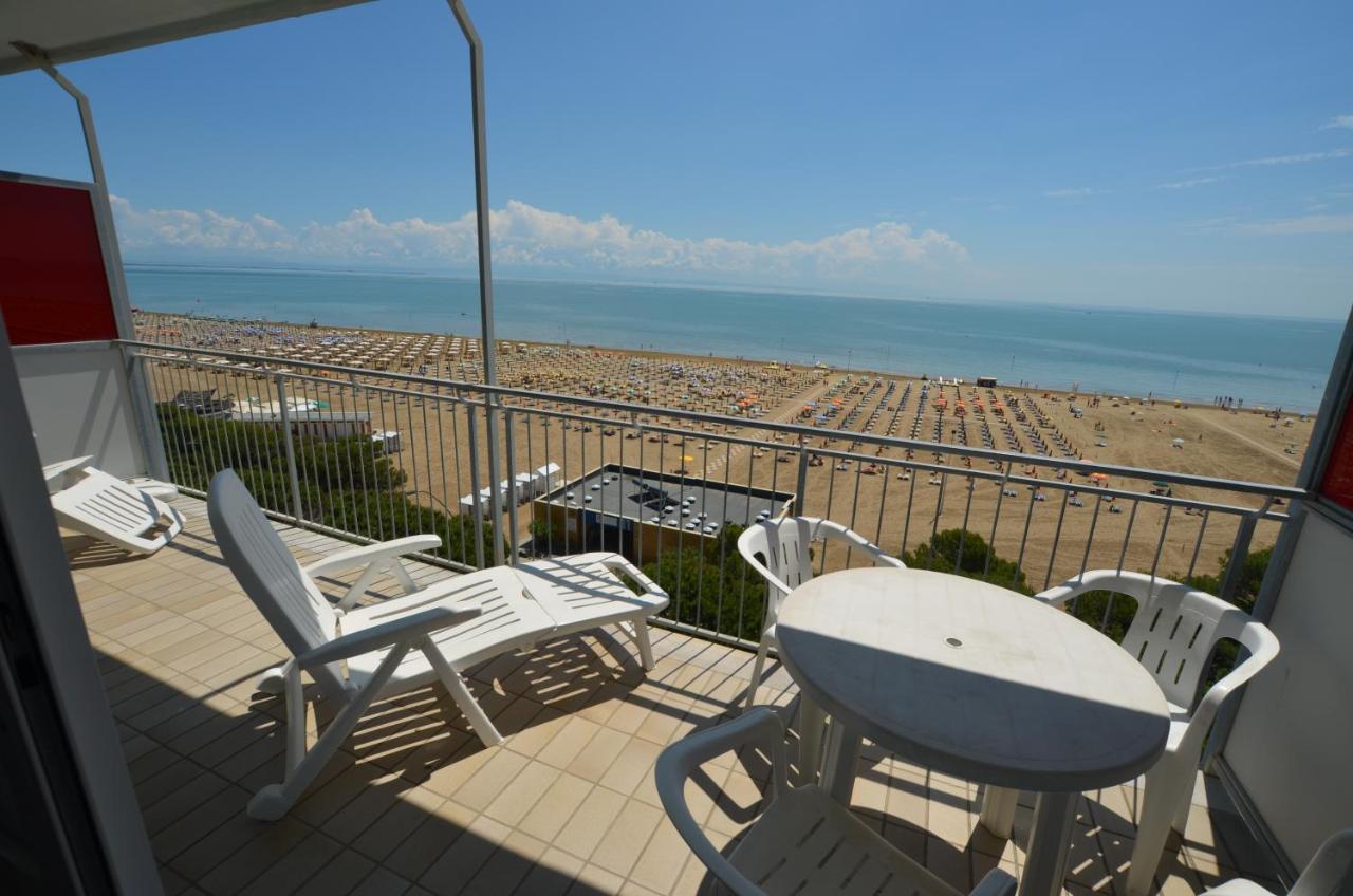 Lignano Sabbiadoro Sea Front Apartment Екстериор снимка
